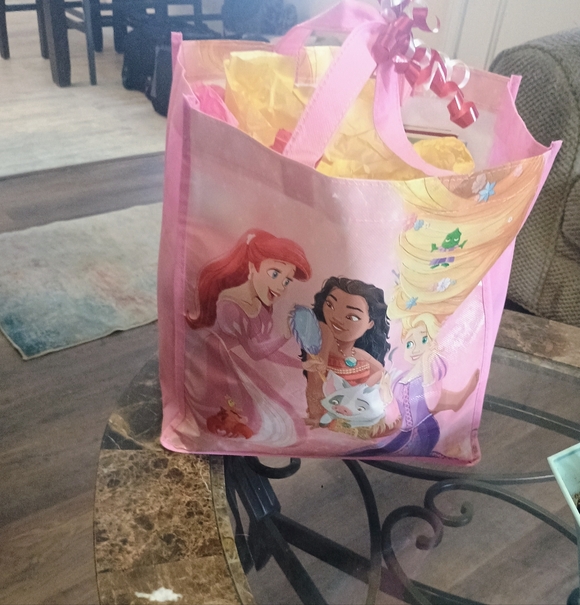 Valentine's Girls Disney Princess Valentine's Day Bag Filled With Goodies - Picture 3 of 13